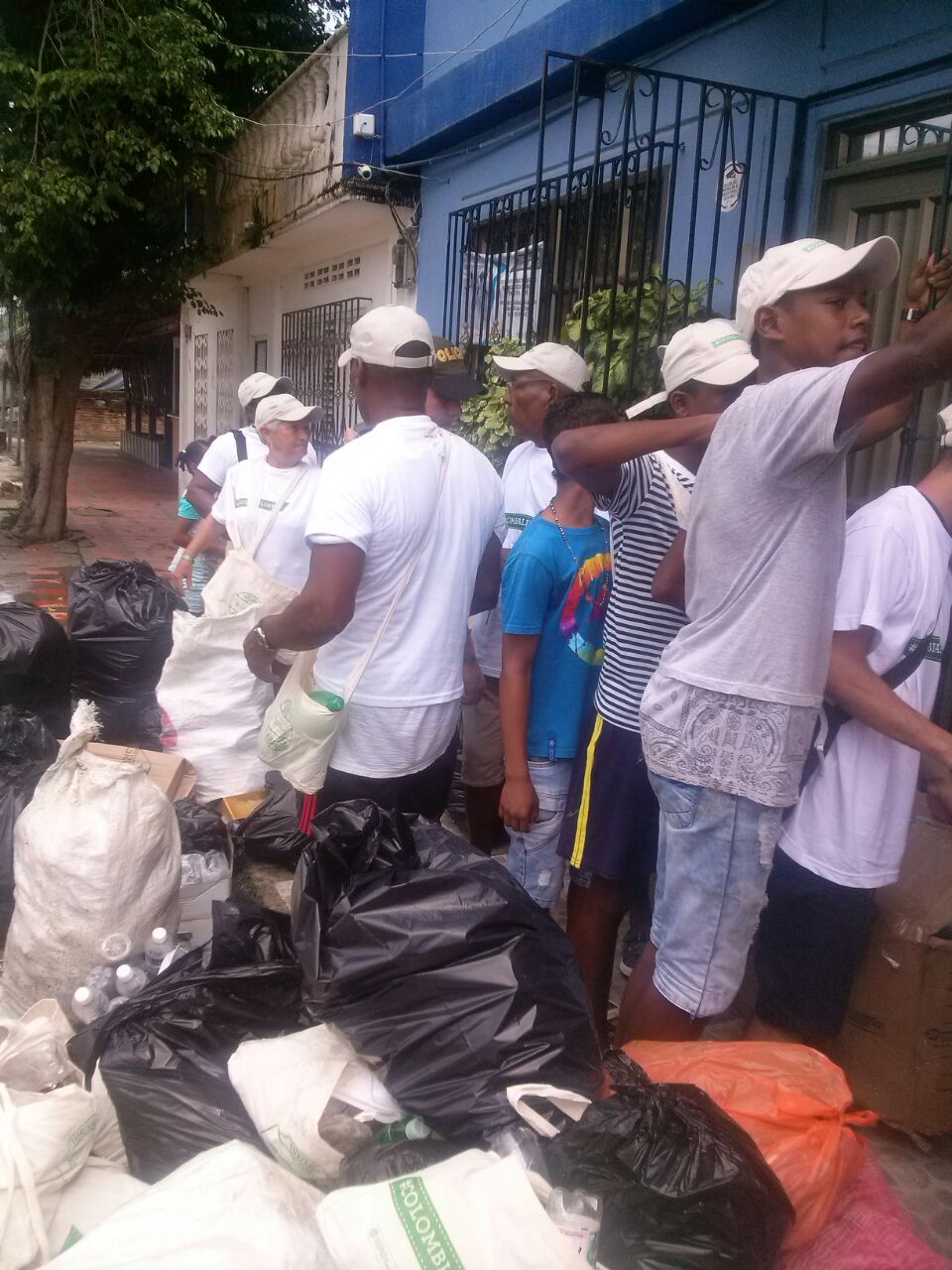 Hasta este viernes podrán circular bolsas de 30 centímetros en Colombia Hasta este viernes podrán circular bolsas de 30 centímetros en Colombia