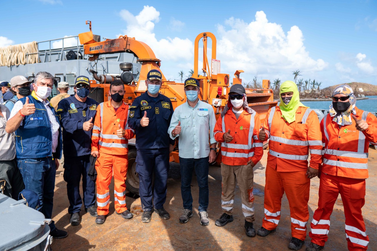 Ministro de Ambiente recibió en Providencia y Santa Catalina las máquinas que convertirán residuos de madera en abono Ministro de Ambiente recibió en Providencia y Santa Catalina las máquinas que convertirán residuos de madera en abono