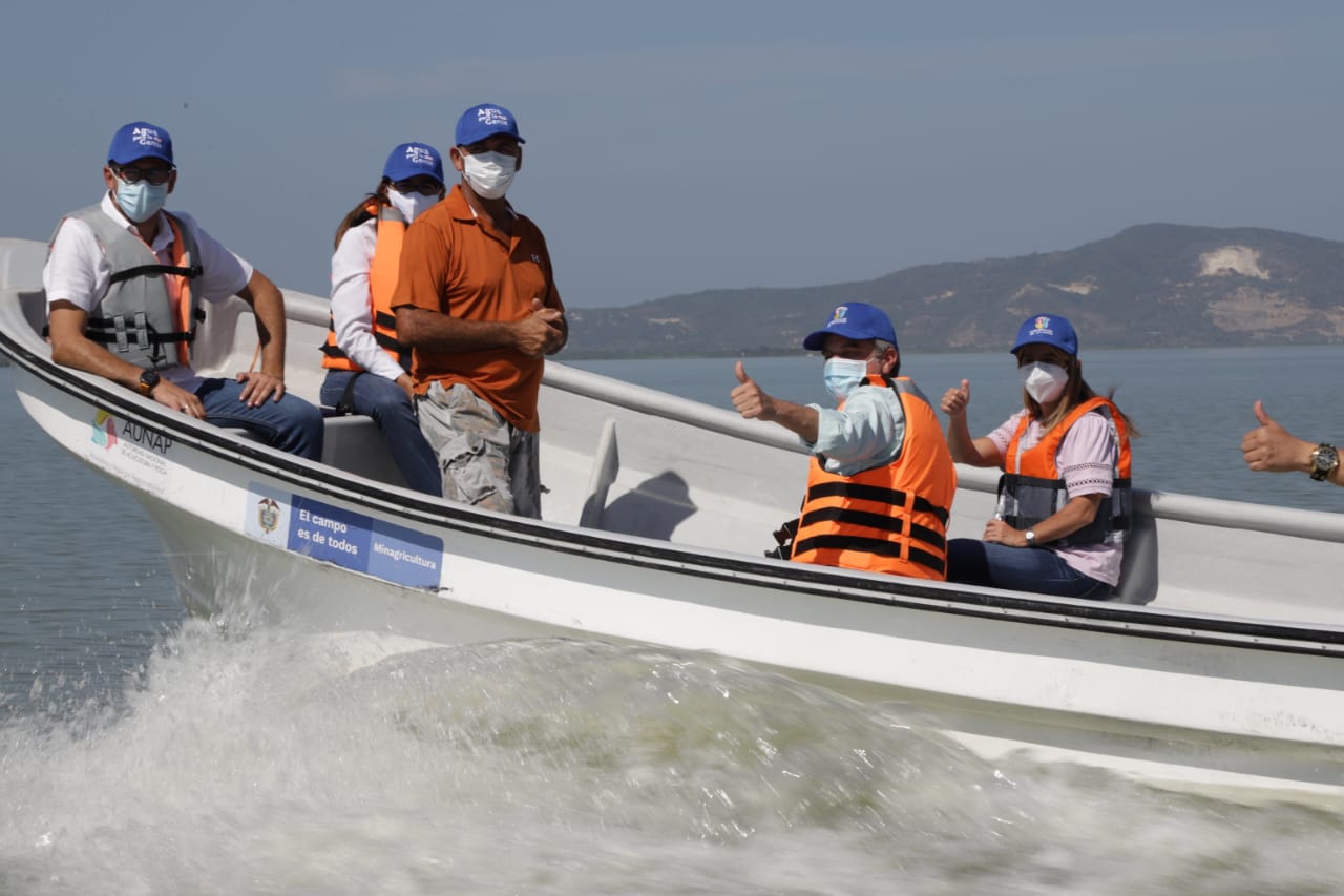 Minambiente y Gobernadora del Atlántico anunciaron proyecto de reforestación en el Embalse del Guájaro Minambiente y Gobernadora del Atlántico anunciaron proyecto de reforestación en el Embalse del Guájaro