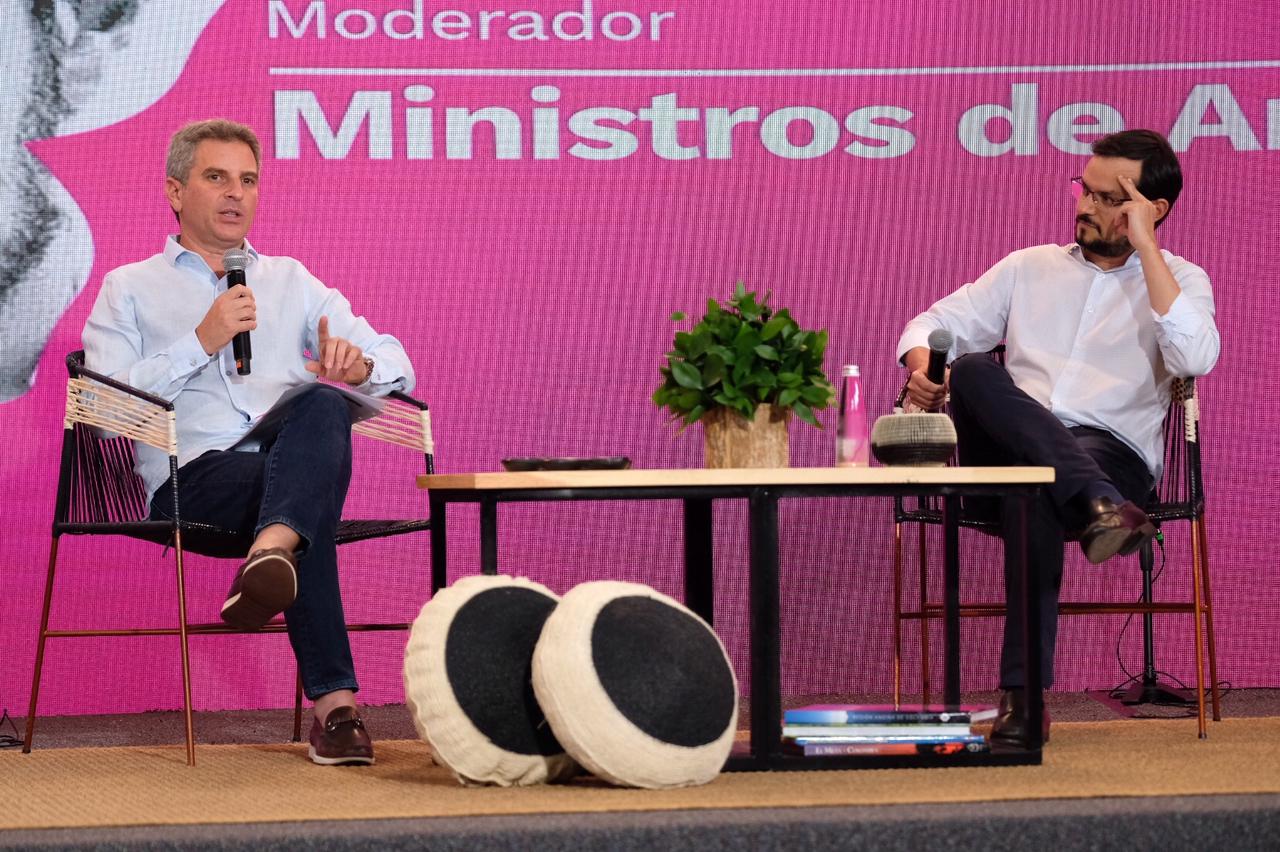 “El ministro Correa es un gran líder de la sostenibilidad”: Ministro de Ambiente del Reino Unido