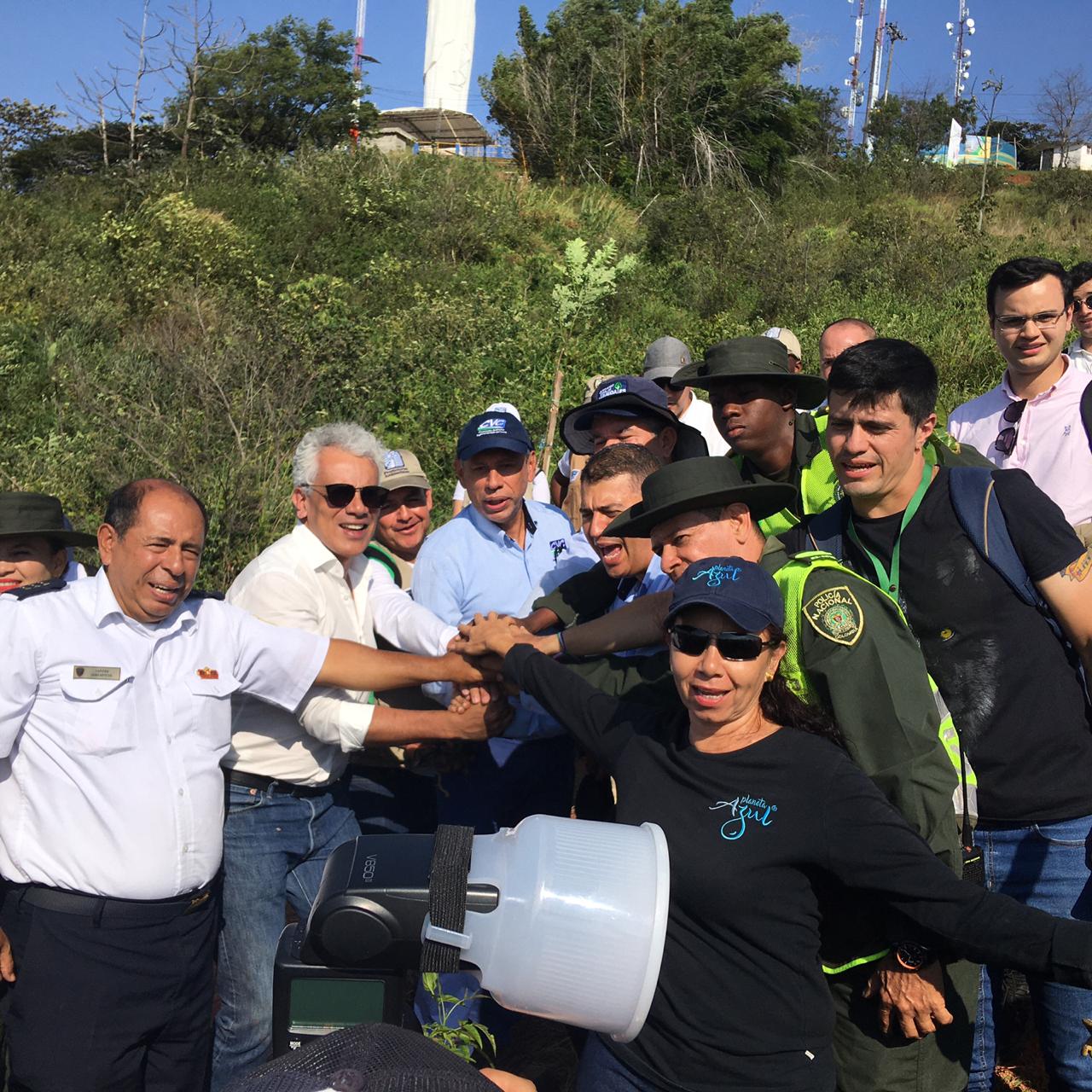 MinAmbiente visitó zona emblemática de restauración en Cali y desde allí condenó asesinato de funcionario de Parques Naturales MinAmbiente visitó zona emblemática de restauración en Cali y desde allí condenó asesinato de funcionario de Parques Naturales