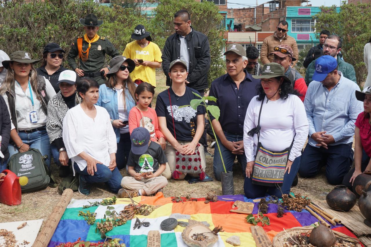 MinAmbiente celebró el Día Mundial de los Humedales en Tibanica y reiteró invitación para que más ciudadanos se unan a la Gran Sembratón de marzo MinAmbiente celebró el Día Mundial de los Humedales en Tibanica y reiteró invitación para que más ciudadanos se unan a la Gran Sembratón de marzo