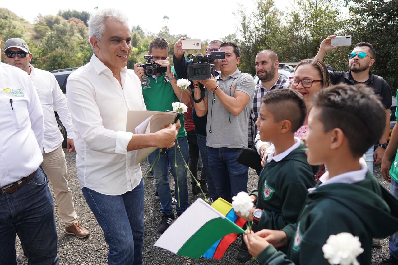 En Antioquia, MinAmbiente inició ciclo de visitas a zonas de siembra en el país En Antioquia, MinAmbiente inició ciclo de visitas a zonas de siembra en el país