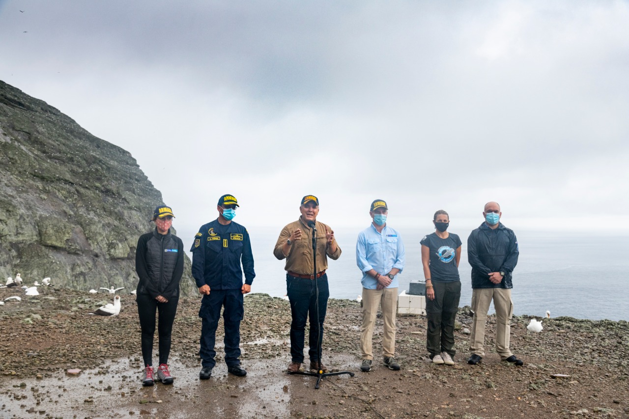 “La Isla de Malpelo tendrá monitoreo ambiental permanente”: ministro Correa “La Isla de Malpelo tendrá monitoreo ambiental permanente”: ministro Correa