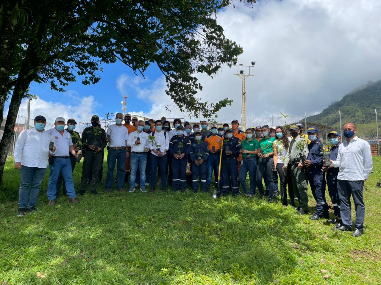 Minambiente y Bomberos Indígenas, de la mano para reducir incendios forestales Minambiente y Bomberos Indígenas, de la mano para reducir incendios forestales