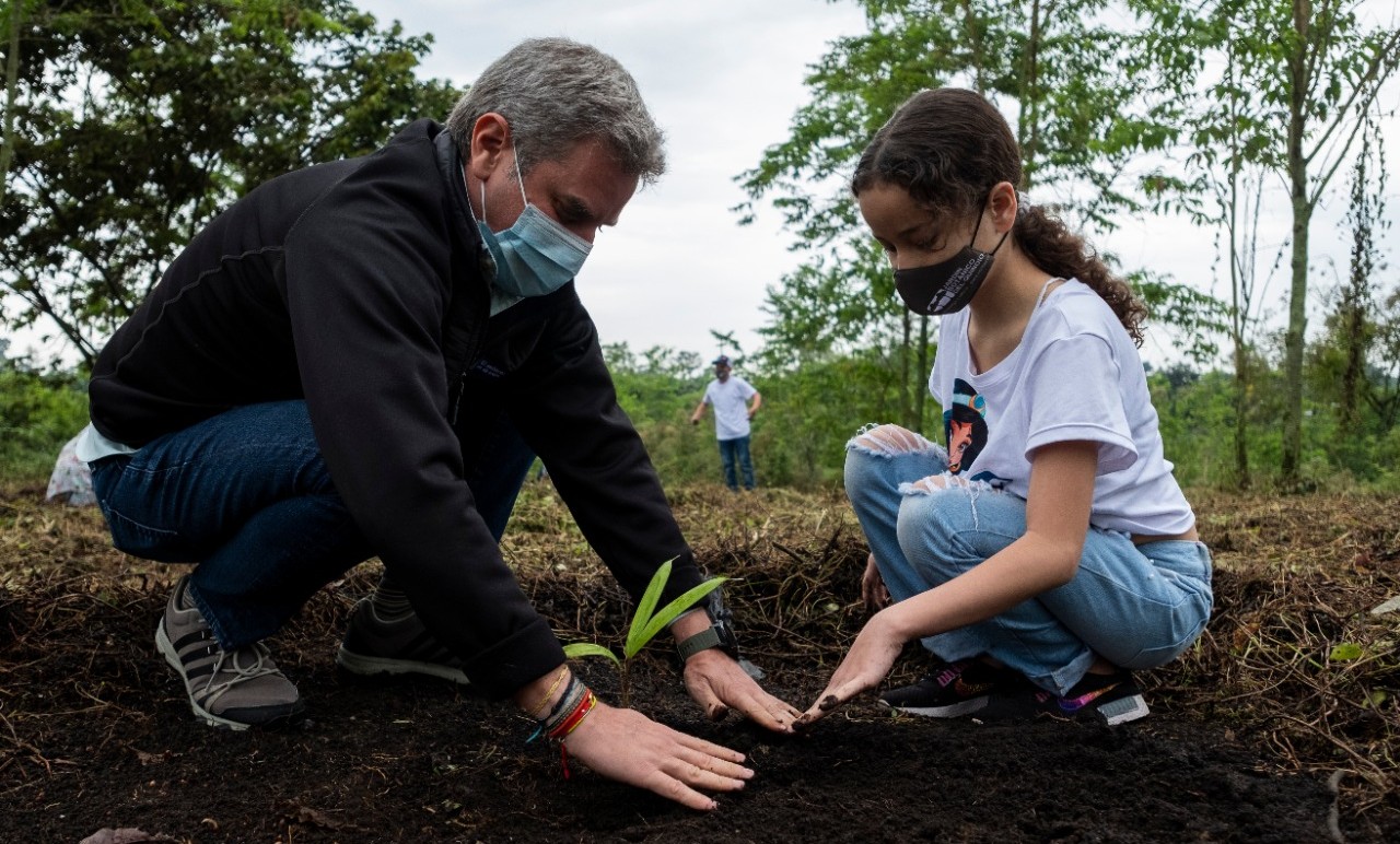 Hoy, en el Día de la Tierra, comienza jornada de siembra de árboles en 28 departamentos Hoy, en el Día de la Tierra, comienza jornada de siembra de árboles en 28 departamentos
