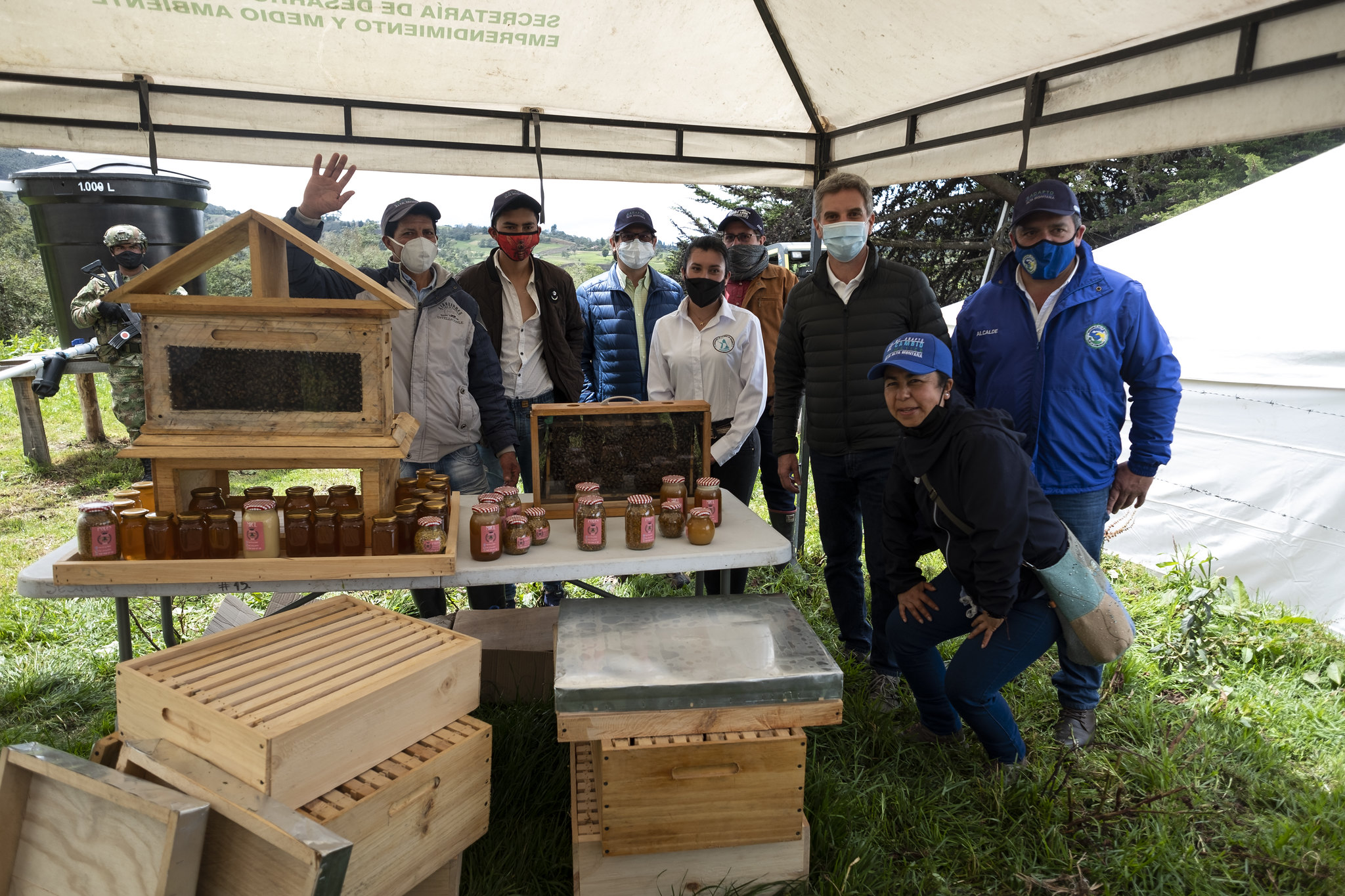 “Las abejas son trascendentales para la humanidad”, dice el ministro de Ambiente en el Día Mundial de las Abejas “Las abejas son trascendentales para la humanidad”, dice el ministro de Ambiente en el Día Mundial de las Abejas