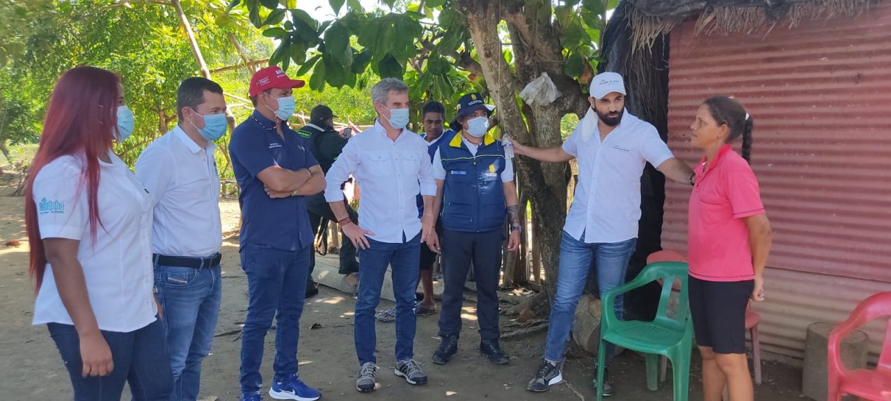 Ministro de Ambiente visitó zonas de Córdoba afectadas por el desbordamiento del río Cauca