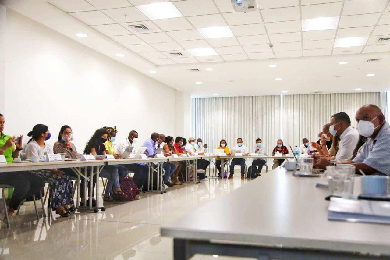 Minambiente invertirá 2000 millones de pesos en la descontaminación del río Atrato Minambiente invertirá 2000 millones de pesos en la descontaminación del río Atrato