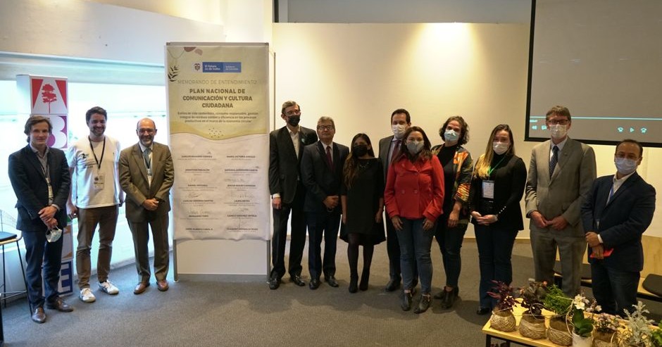 El sector productivo colombiano se comprometió a educar sobre economía circular El sector productivo colombiano se comprometió a educar sobre economía circular
