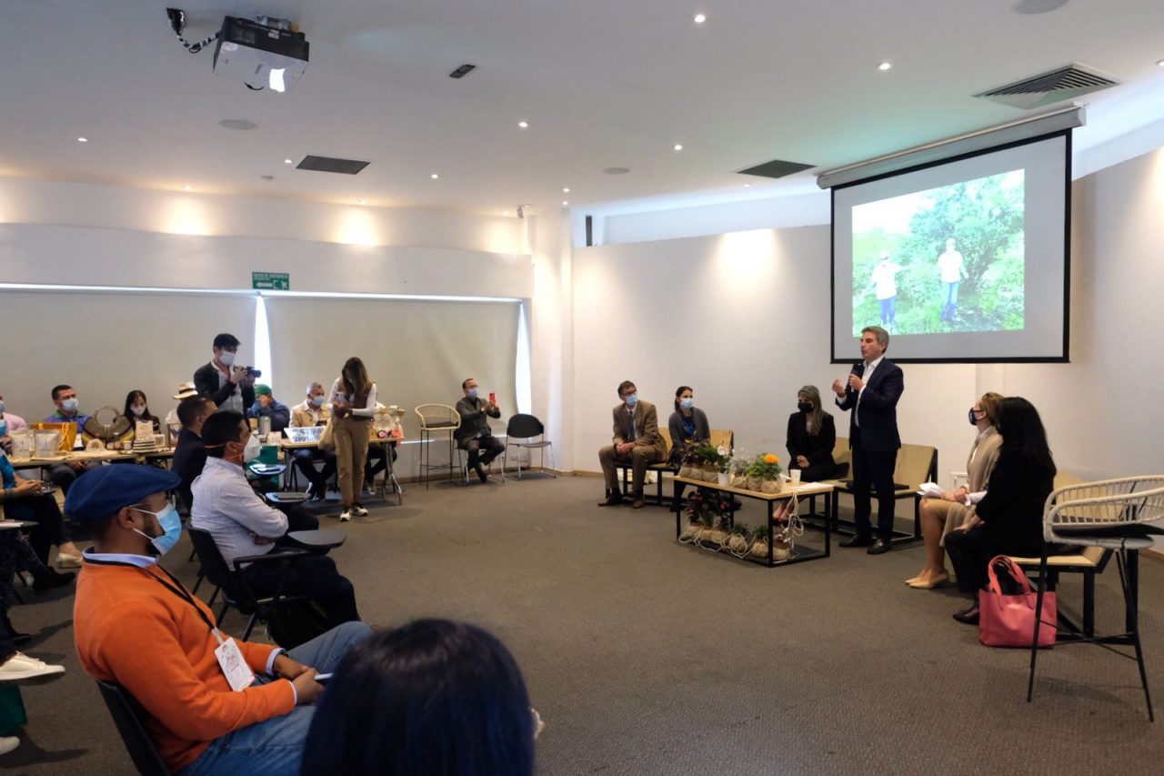 Minambiente y PNUD lanzan acuerdo de financiación para fortalecer 721 negocios verdes en Colombia Minambiente y PNUD lanzan acuerdo de financiación para fortalecer 721 negocios verdes en Colombia
