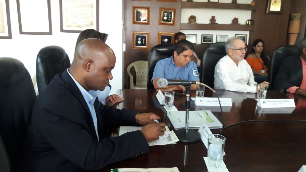 Gobernanza Forestal y recursos para impulsar hechos de paz en las regiones, temas claves de Minambiente para 2017 Gobernanza Forestal y recursos para impulsar hechos de paz en las regiones, temas claves de Minambiente para 2017