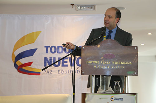 El 40% de la madera que se comercializa en el país es ilegal: Ministro Gabriel Vallejo El 40% de la madera que se comercializa en el país es ilegal: Ministro Gabriel Vallejo
