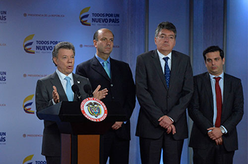 El Presidente Juan Manuel Santos pide ahorrar agua y energía, para afrontar Fenómeno de El Niño El Presidente Juan Manuel Santos pide ahorrar agua y energía, para afrontar Fenómeno de El Niño