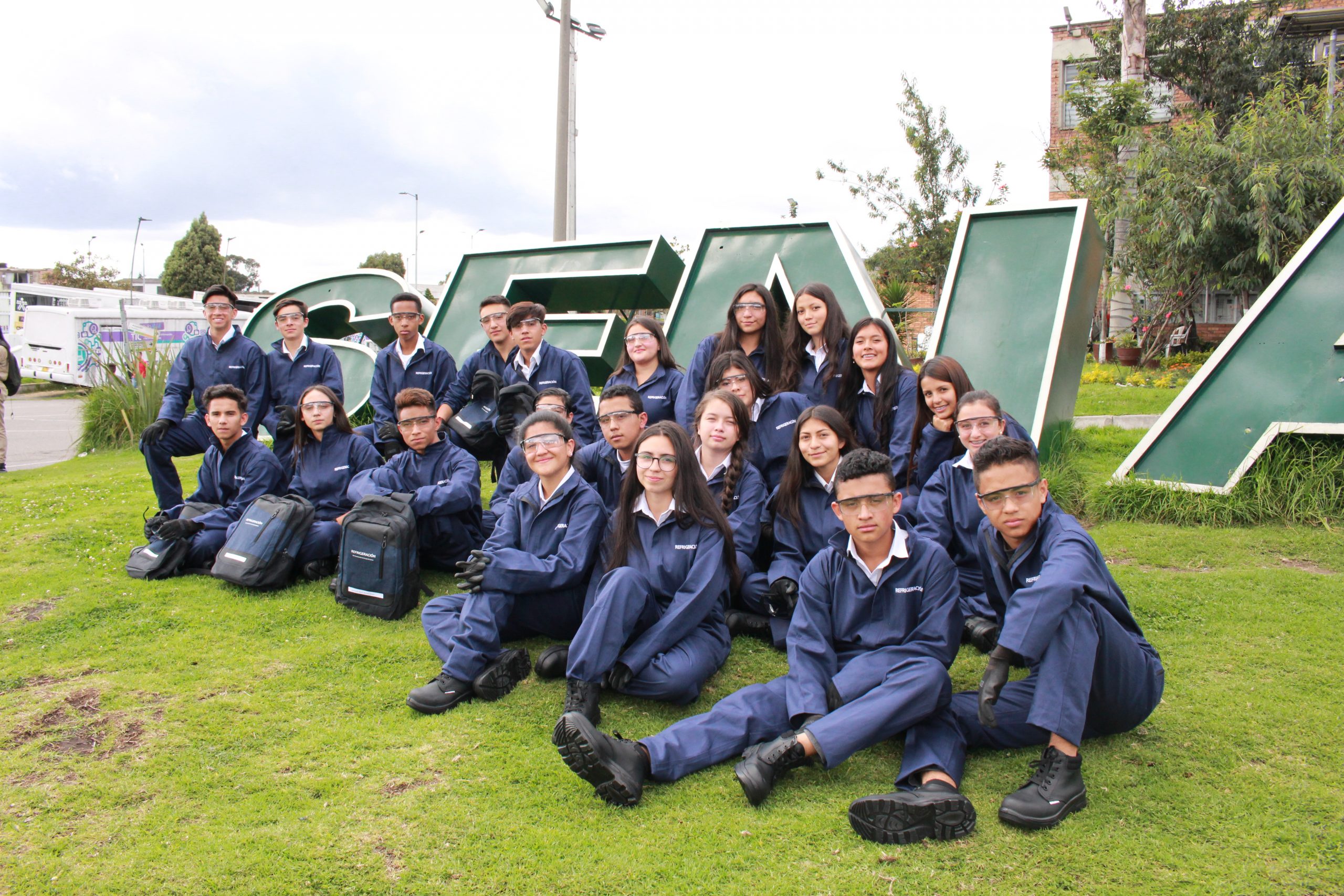 MinAmbiente forma estudiantes de bachillerato para ayudar en la protección de la capa de ozono y el clima MinAmbiente forma estudiantes de bachillerato para ayudar en la protección de la capa de ozono y el clima