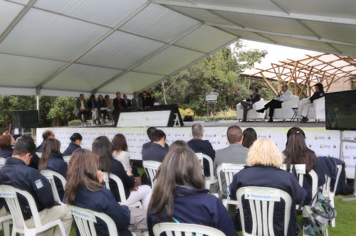 Minambiente y Parques Nacionales Naturales rindieron cuentas a la ciudadanía 2014-2015 Minambiente y Parques Nacionales Naturales rindieron cuentas a la ciudadanía 2014-2015