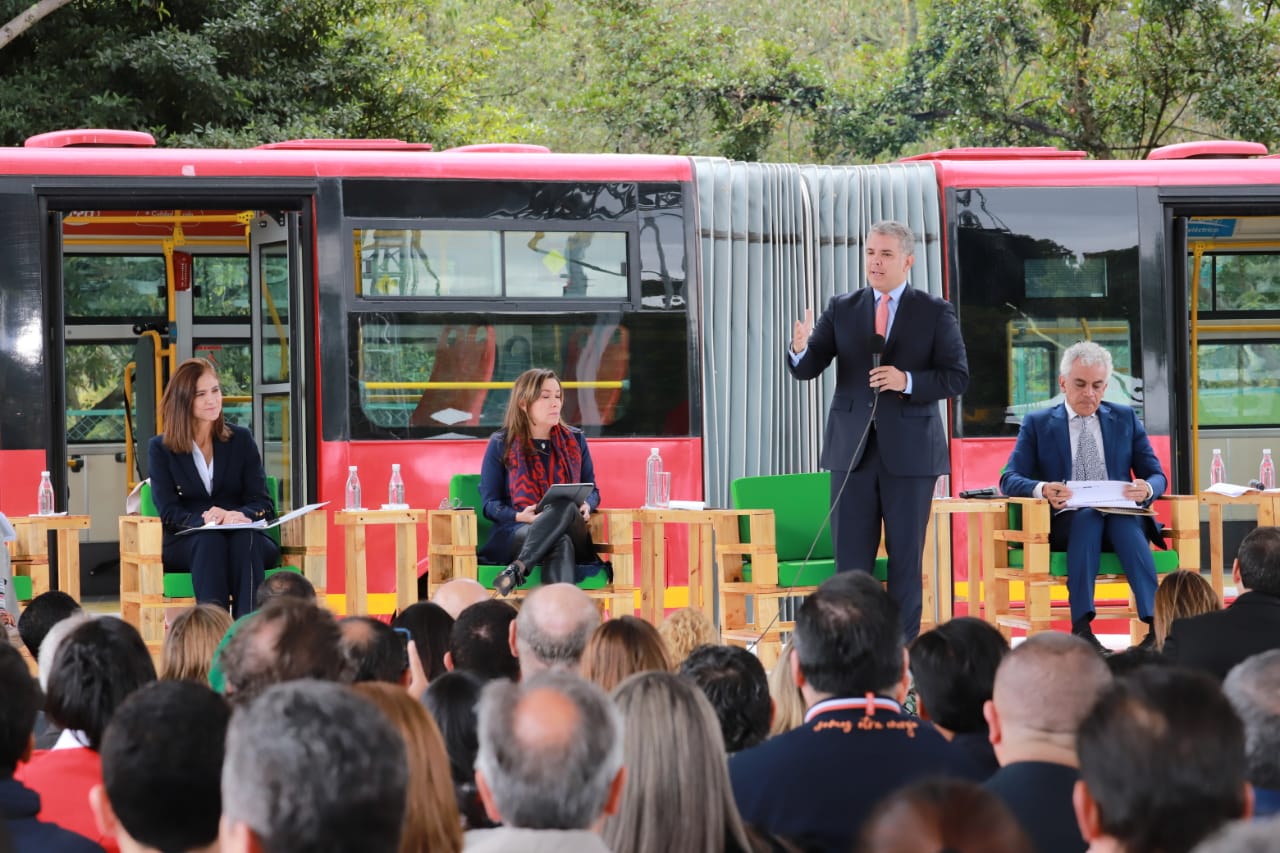 Presidente Duque lanza Estrategia Nacional de Movilidad Eléctrica y Sostenible por la calidad del aire y el transporte eficiente Presidente Duque lanza Estrategia Nacional de Movilidad Eléctrica y Sostenible por la calidad del aire y el transporte eficiente