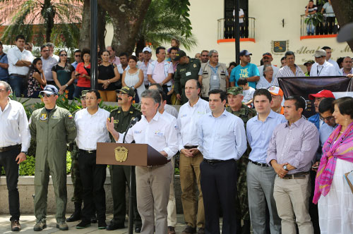 Presidente Santos reitera llamado a ahorrar agua y energía porque el Fenómeno de El Niño irá hasta marzo de 2016 Presidente Santos reitera llamado a ahorrar agua y energía porque el Fenómeno de El Niño irá hasta marzo de 2016