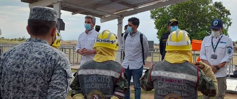 Ministro de Ambiente coordina operativo para apagar incendio en el Parque El Tuparro Ministro de Ambiente coordina operativo para apagar incendio en el Parque El Tuparro