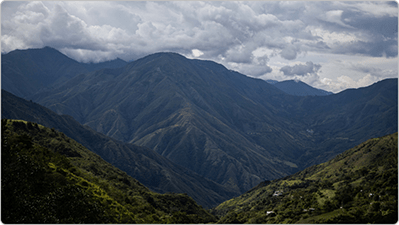 01-ladera-fotografia foto panoramica de zona montañoza