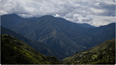 foto panoramica de zona montañoza