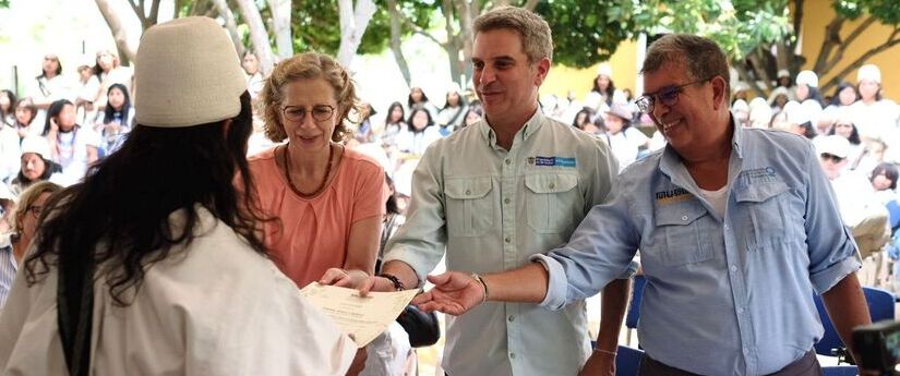 Ministro Correa y directora del PNUMA certificaron en viverismo a indígenas de la Sierra Ministro Correa y directora del PNUMA certificaron en viverismo a indígenas de la Sierra
