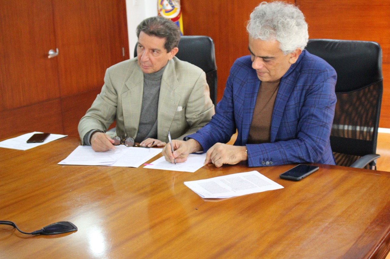 Minambiente y FEDEGAN firman Acuerdo Cero Deforestación para sector cárnico y de lácteos Minambiente y FEDEGAN firman Acuerdo Cero Deforestación para sector cárnico y de lácteos