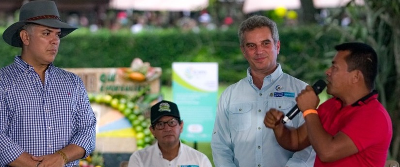 Aserradores y Gobierno se pusieron la camiseta por la sostenibilidad Aserradores y Gobierno se pusieron la camiseta por la sostenibilidad