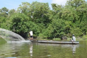 Imagen de pescadores en río