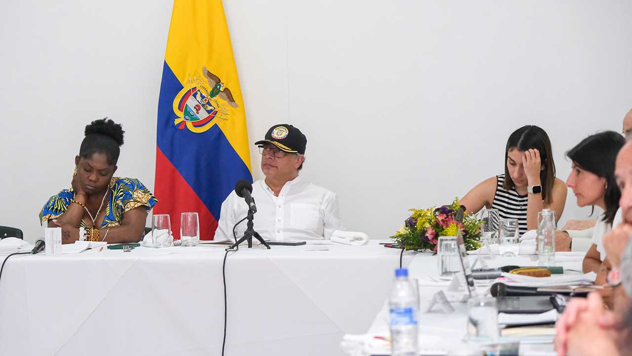 Comunicado a la opinión pública y medios de comunicación sobre situación en el Bajo Cauca Comunicado a la opinión pública y medios de comunicación sobre situación en el Bajo Cauca