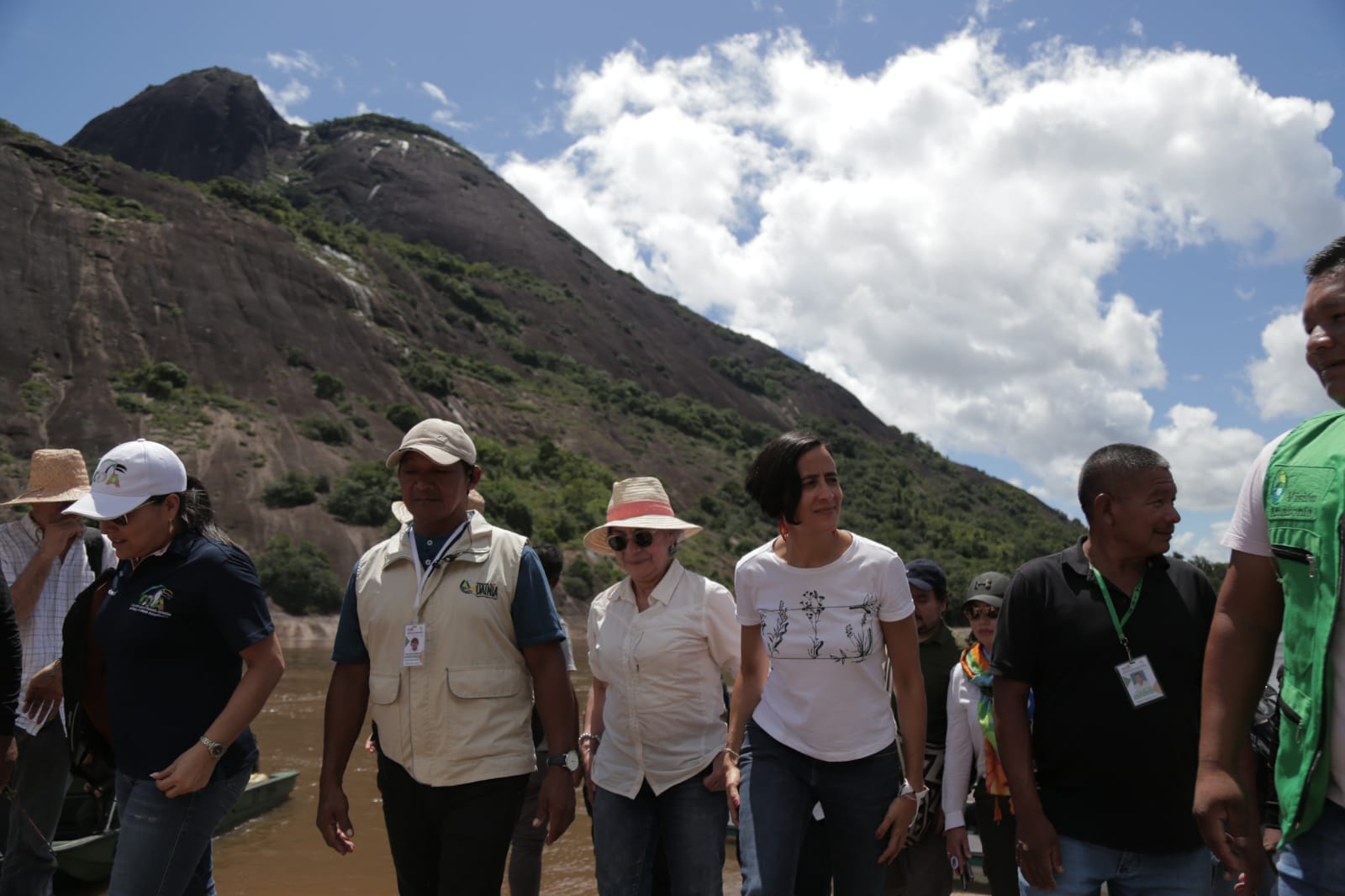 Regalías del sector ambiental se destinarán para tratamiento de aguas residuales en Guainía