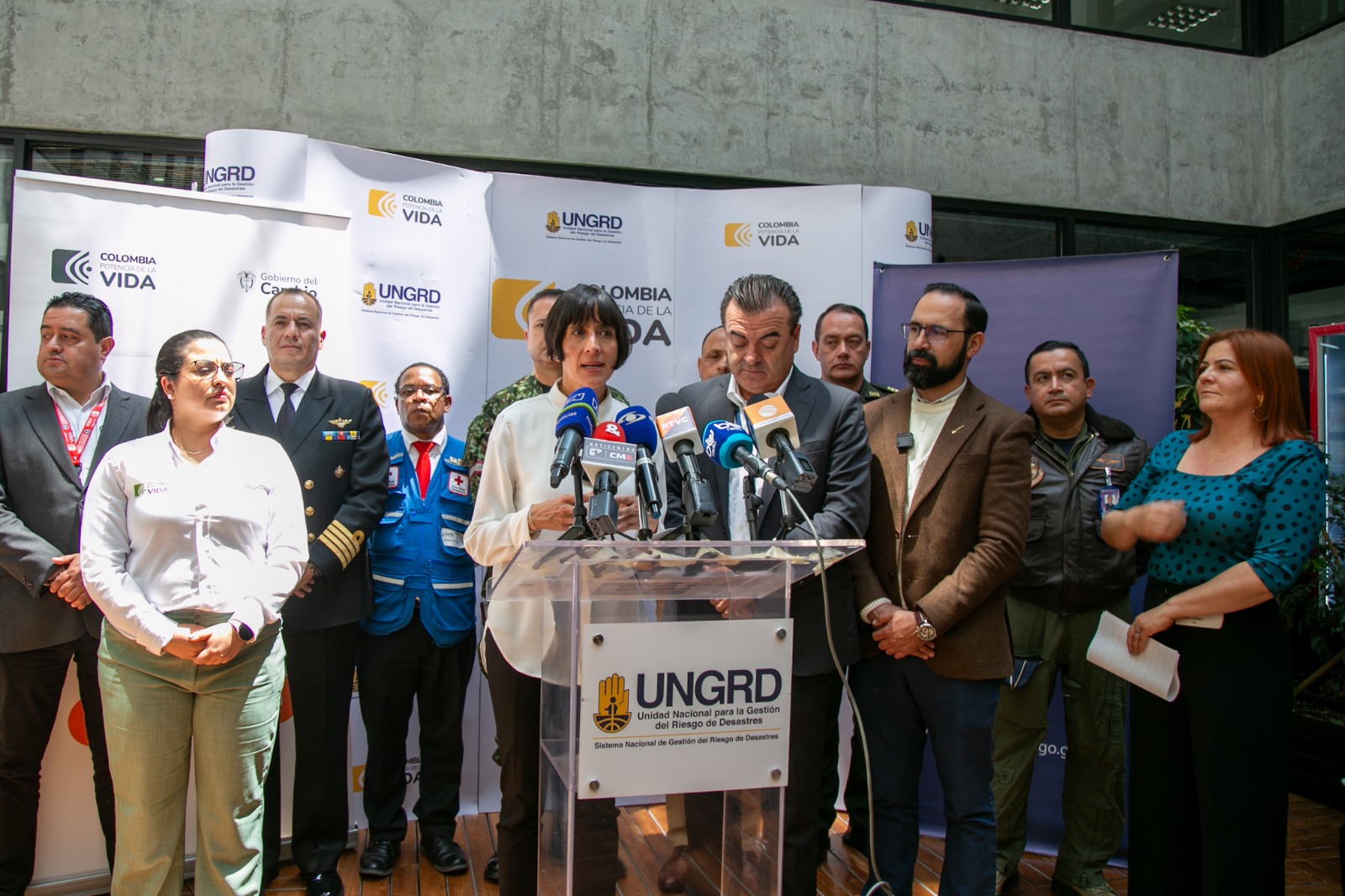 Gobierno Nacional destina $2.2 billones para plan de prevención y atención de emergencias por Fenómeno de El Niño Gobierno Nacional destina $2.2 billones para plan de prevención y atención de emergencias por Fenómeno de El Niño