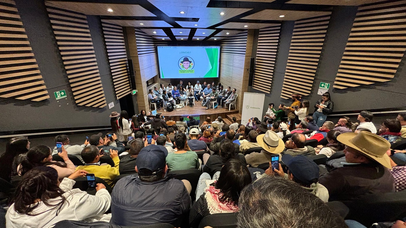 MinAmbiente y campesinos, sellan acuerdo para avanzar en delimitación del páramo Cruz Verde-Sumapaz MinAmbiente y campesinos, sellan acuerdo para avanzar en delimitación del páramo Cruz Verde-Sumapaz