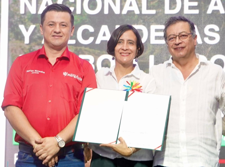 Alcaldes del país firman acuerdo por la Paz con la Naturaleza Alcaldes del país firman acuerdo por la Paz con la Naturaleza