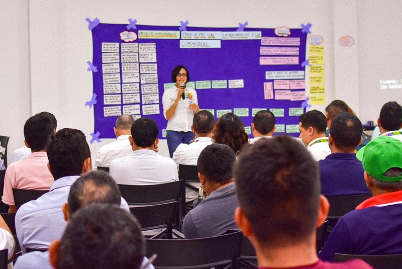 Minambiente, comunidades y autoridades locales firman pacto por el desarrollo de Guaviare Minambiente, comunidades y autoridades locales firman pacto por el desarrollo de Guaviare