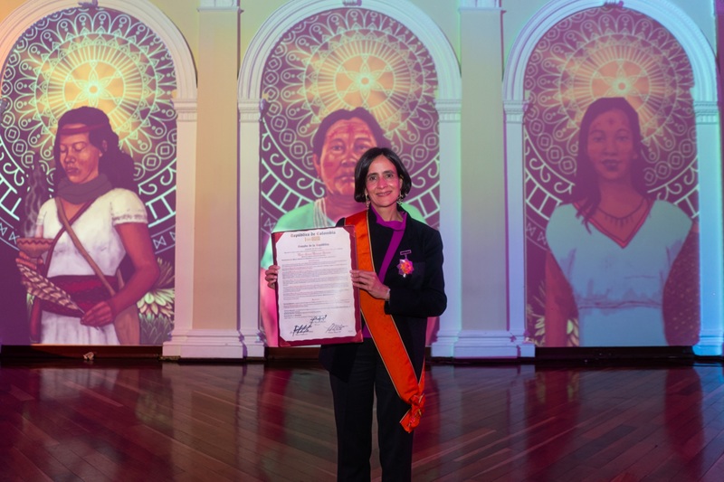 Congreso condecora a ministra Muhamad por trabajo en defensa del ambiente Congreso condecora a ministra Muhamad por trabajo en defensa del ambiente
