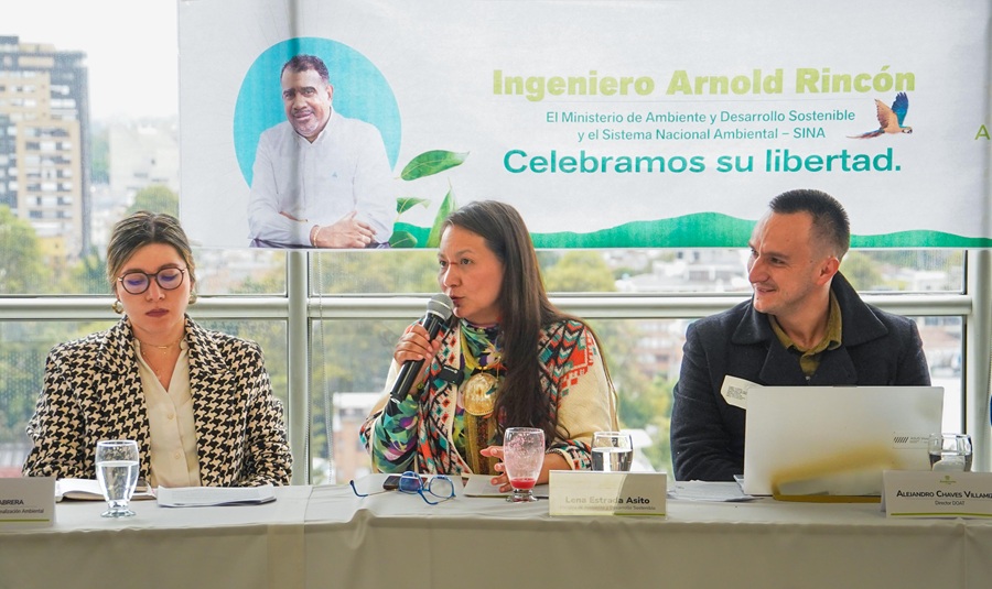 Ministra Lena Estrada instala primer PMU Ambiental para la protección de funcionarios del Sina Ministra Lena Estrada instala primer PMU Ambiental para la protección de funcionarios del Sina