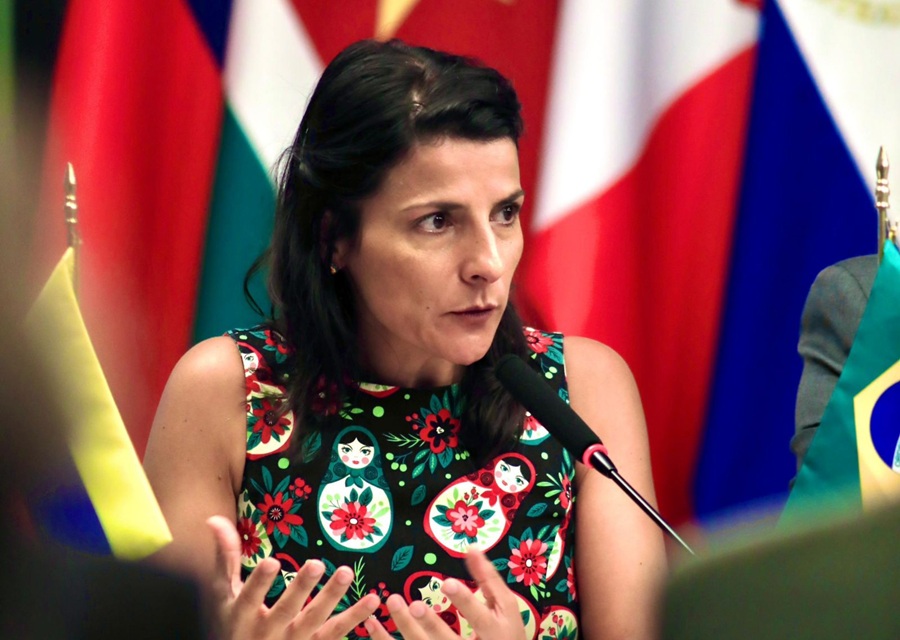 La transición energética no puede hacerse a costa de más deuda pública: Ministra Irene Vélez Torres La transición energética no puede hacerse a costa de más deuda pública: Ministra Irene Vélez Torres