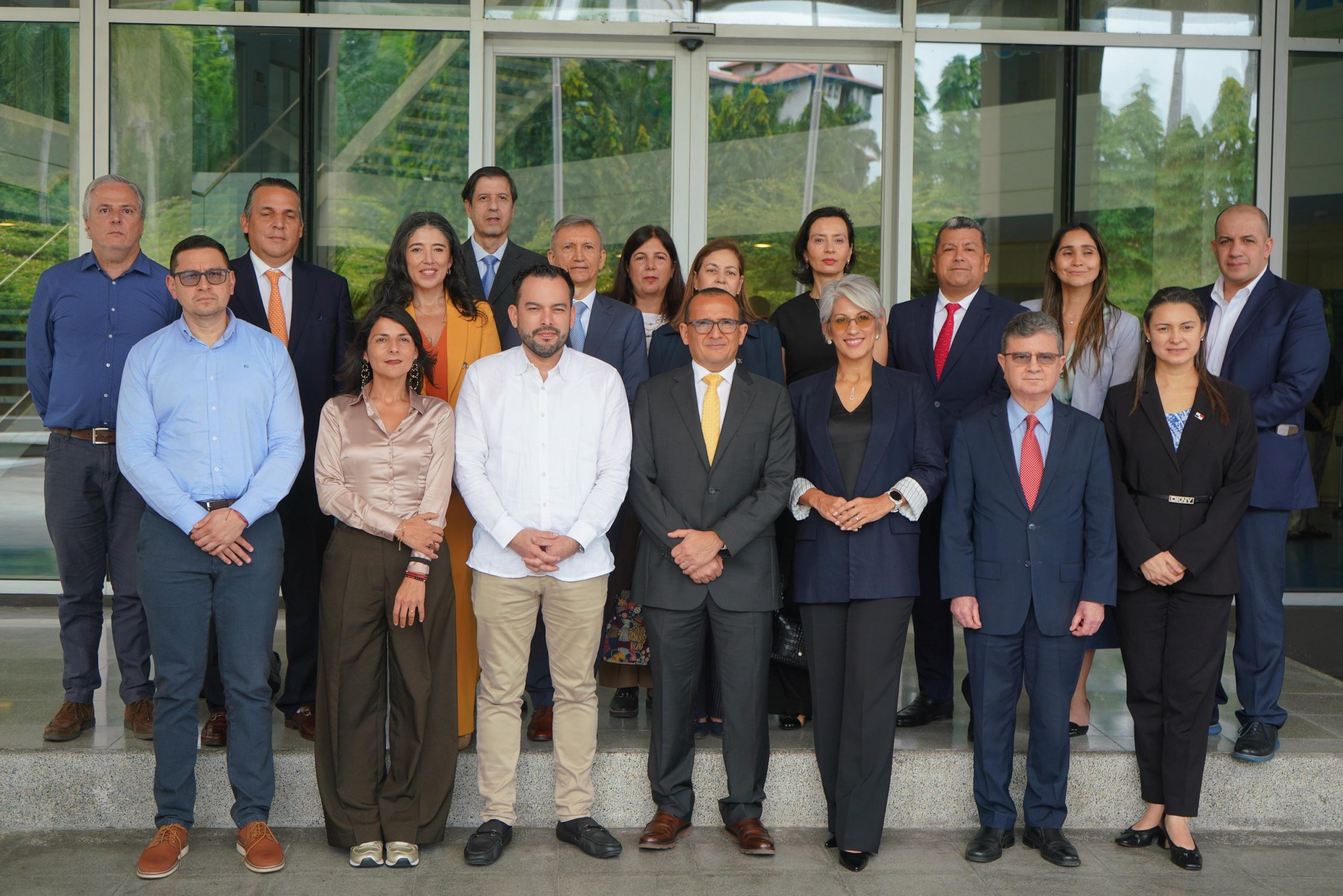 Colombia lista para impulsar la Interconexión Eléctrica con Panamá