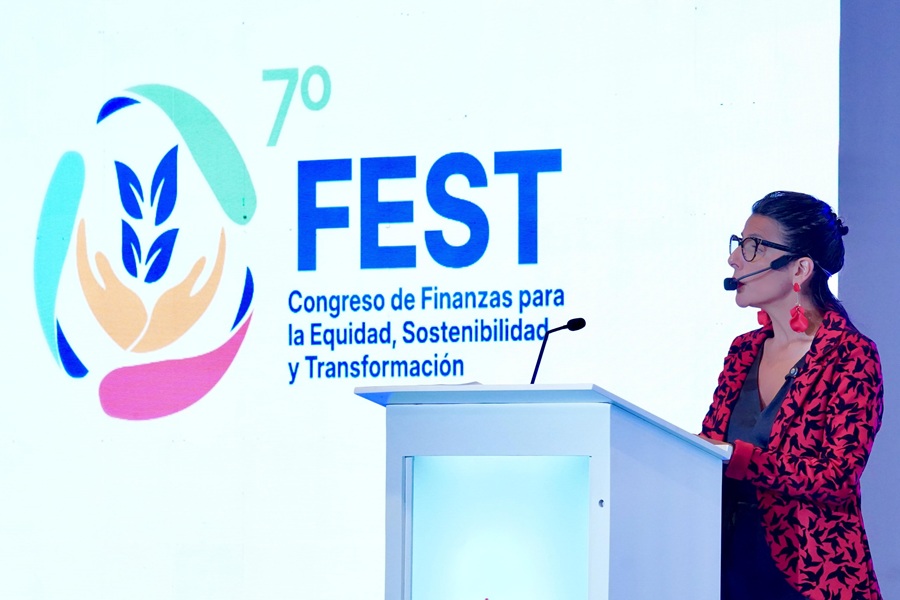 Ministra Irene Vélez Torres anuncia decreto para licenciamiento de energía solar con diseño optimizado Ministra Irene Vélez Torres anuncia decreto para licenciamiento de energía solar con diseño optimizado