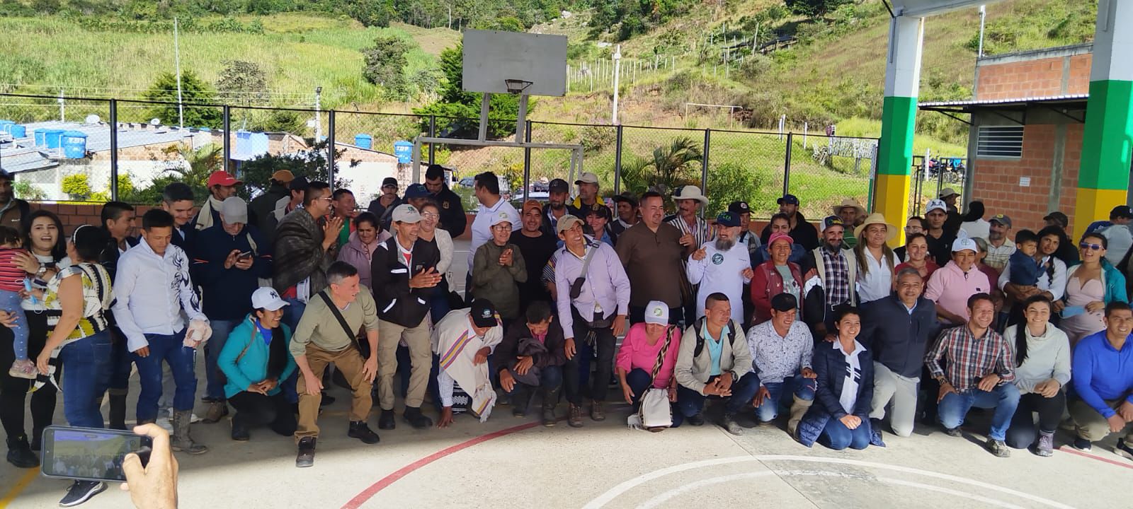 Gobierno y comunidades logran un paso histórico para la delimitación del Páramo Cruz Verde – Sumapaz Gobierno y comunidades logran un paso histórico para la delimitación del Páramo Cruz Verde – Sumapaz