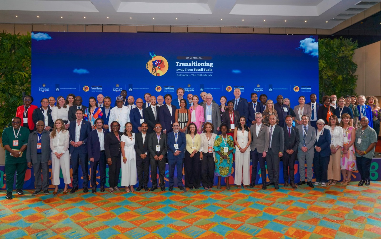 56 países se reúnen en Colombia para acelerar transición justa más allá de los fósiles