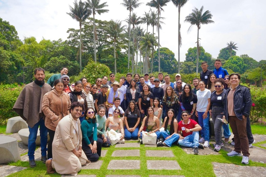 Jóvenes de la Amazonía sellan compromiso contra la deforestación de la selva amazónica