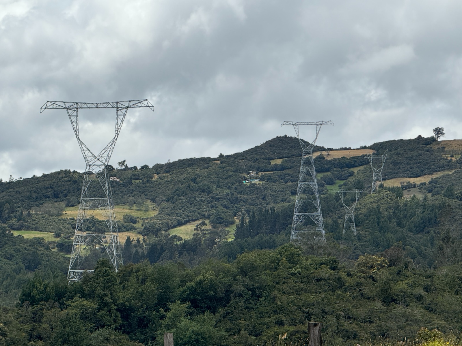 Seguridad energética: MinAmbiente da luz verde a proyectos estratégicos en su primer mes