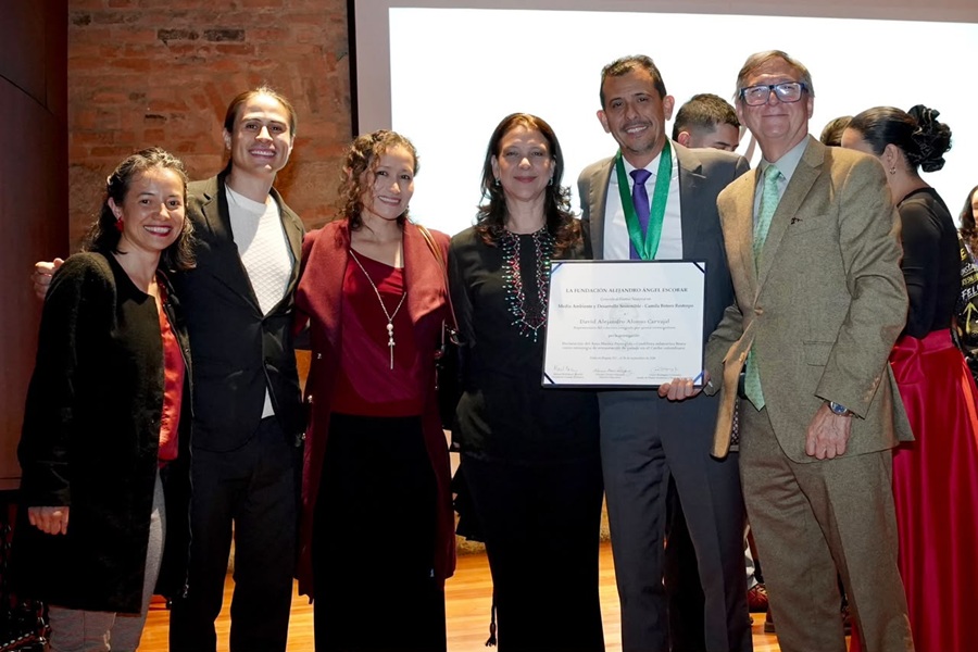Invemar y Parques Nacionales reciben premio por investigación que permitió proteger la Cordillera Beata